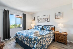 2 chambres, bureau, fer et planche à repasser, lit parapluie