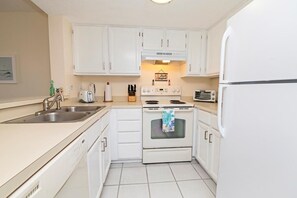 冰箱、微波炉、烤箱、炉灶