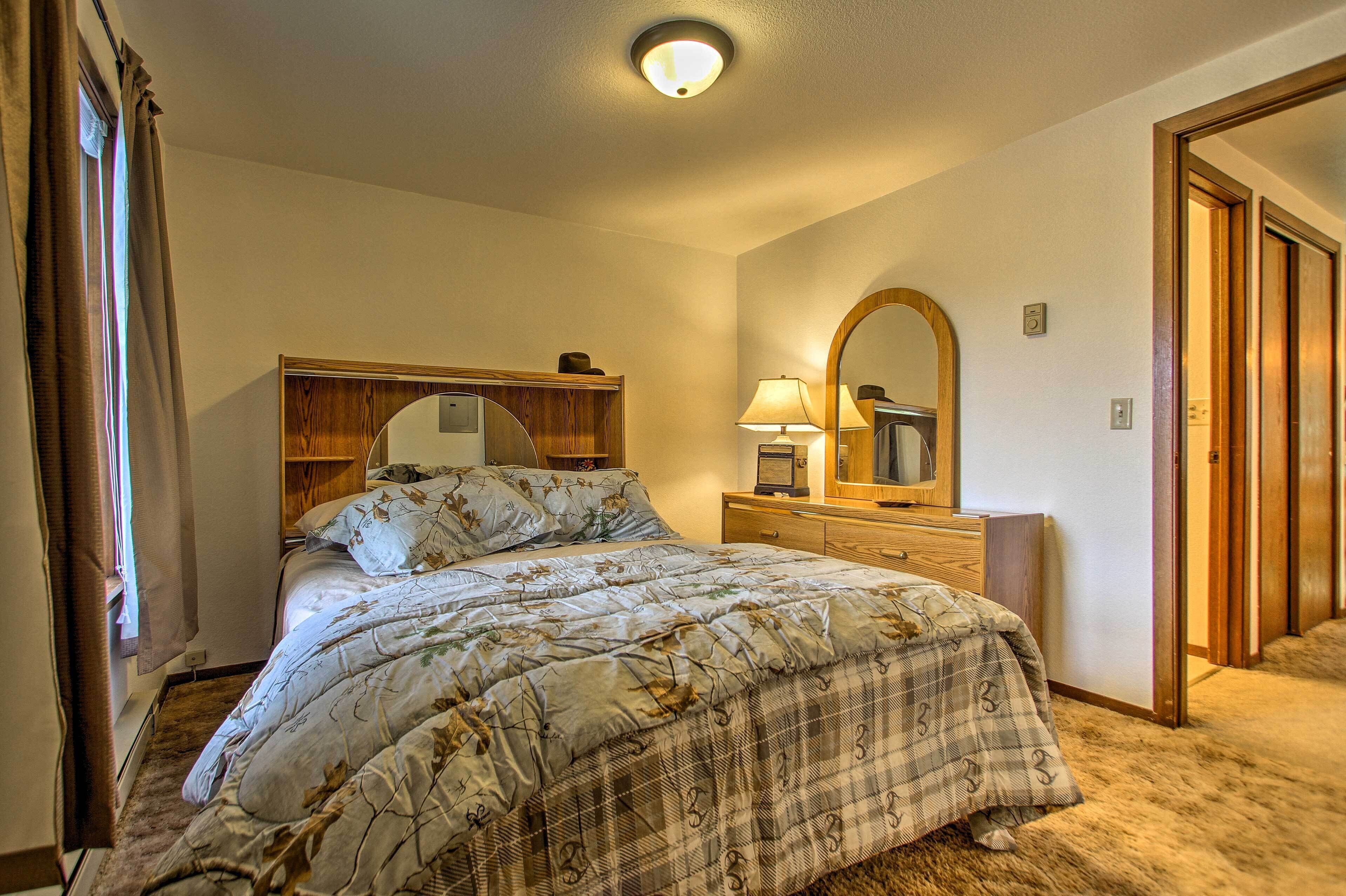 2 bedrooms, internet, bed sheets