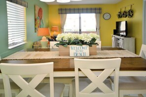 Dining - Coastal Escape - Beachfront 2BR w/ Pools, Tennis & Free Local Attractions (St. Augustine)