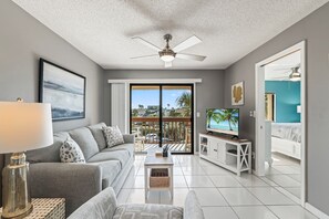 Een smart-tv en een kantoor