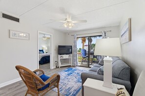 Smart TV, offices - Spacious 2BR/2BA Partial Ocean View Condo & Beach Access (St. Augustine)