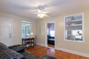 Smart TV - Seabird Shack: Dog Friendly, Downtown Pensacola! (Pensacola)