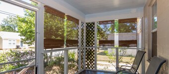 Seabird Shack: Dog Friendly, Downtown Pensacola!