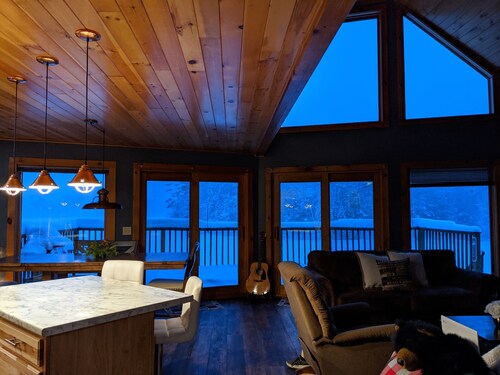 Three bedroom chalet on Sixteen Mile Lake