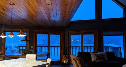 Three bedroom chalet on Sixteen Mile Lake