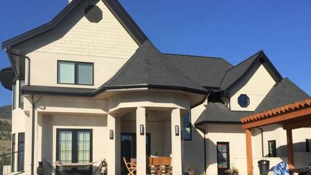 A two-story house with a swimming pool, a covered patio, and a mountain backdrop. - Grand Vineyard Estate Home Exceptional Place Best Location in Penticton (Penticton)