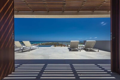 VILLA Ô, luxurious 4-bedroom villa with mirror pool and sea view 