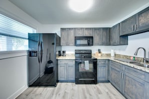 Deluxe Condo, 1 Queen Bed with Sofa bed, Courtyard View, Ground Floor | Private kitchen | Full-size fridge, microwave, oven, stovetop - Silver Sands (Treasure Island)