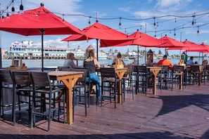 Restaurant - Silver Sands (Treasure Island)