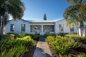 Exterior - Silver Sands (Treasure Island)