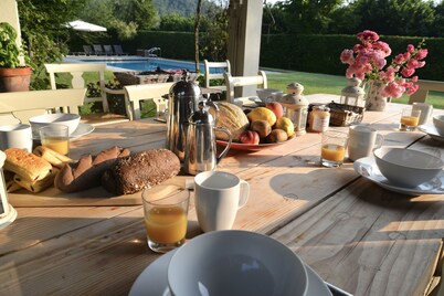 Italian villa, private pool - cycling, hiking, wine tours, slow-food, fast WiFi