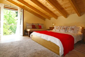 4 bedrooms, desk, iron/ironing board, travel cot