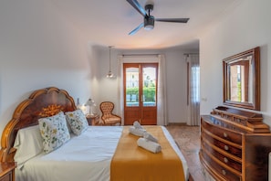 5 bedrooms, iron/ironing board, travel cot, WiFi - VID: 5 double bedrooms villa with private pool (Can Picafort)