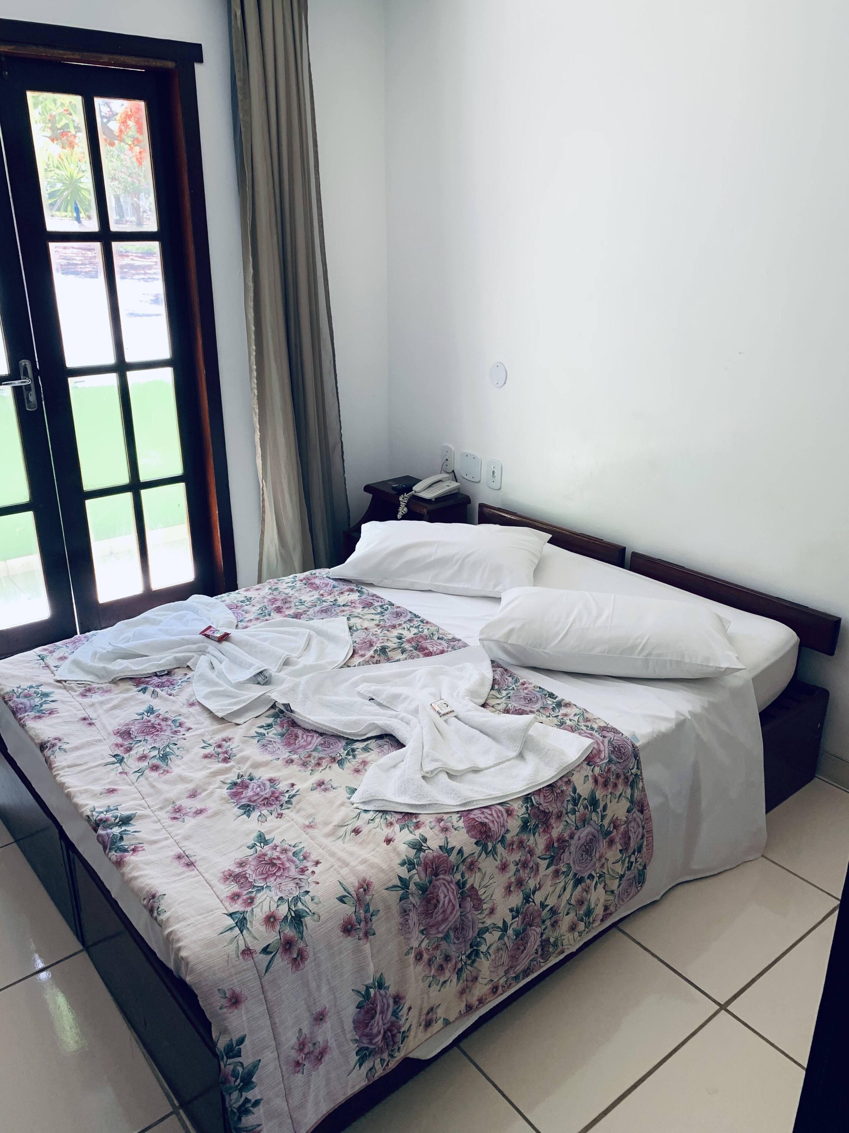 suite, garden view | minibar, desk, blackout curtains, free wifi