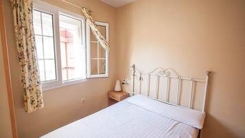 2 bedrooms, free WiFi, bed sheets, wheelchair access