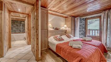 7 chambres, coffres-forts dans les chambres, fer et planche à repasser