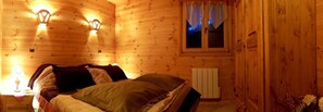 5 bedrooms, in-room safe, iron/ironing board, WiFi