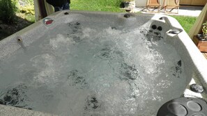 Bain à remous extérieur