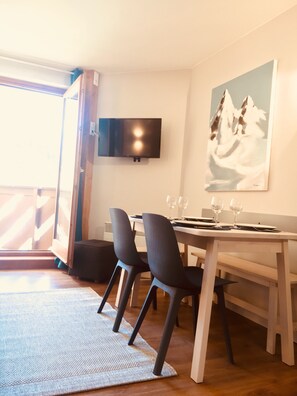 Dining - At the foot of the slopes! Superb apartment! Magnificent view! (Val thorens)