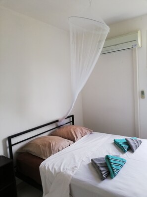 2 bedrooms, iron/ironing board, WiFi, bed sheets