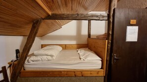 6 habitaciones, tabla de planchar con plancha y wifi