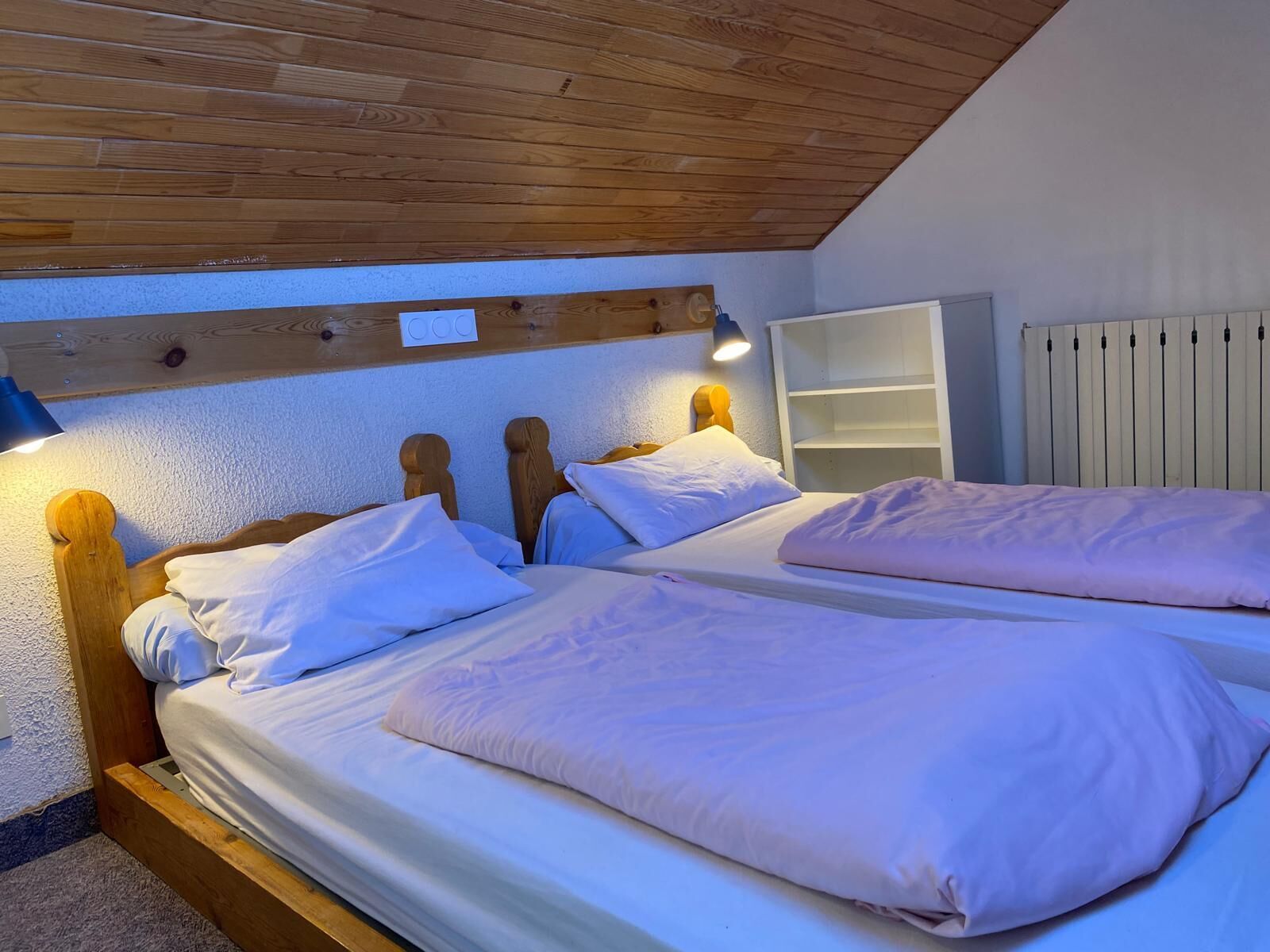 6 slaapkamers, een strijkplank/strijkijzer, wifi