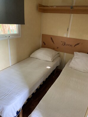 2 makuuhuonetta, vauvan matkasänky