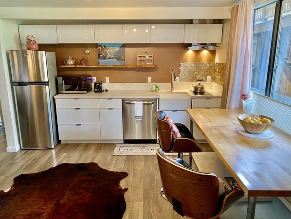 Fridge, microwave, stovetop, dishwasher - Telluride’s Quiet Abode. Downtown central (Telluride)