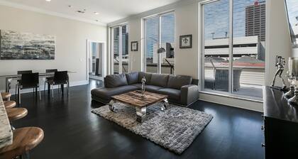 Luxuriöses 3 Schlafzimmer Penthouse mit Balkon in Downtown Nola