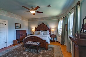 6 bedrooms, iron/ironing board, free WiFi, bed sheets