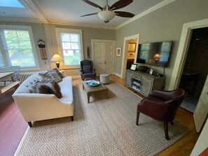 Smart TV, fireplace, DVD player, books