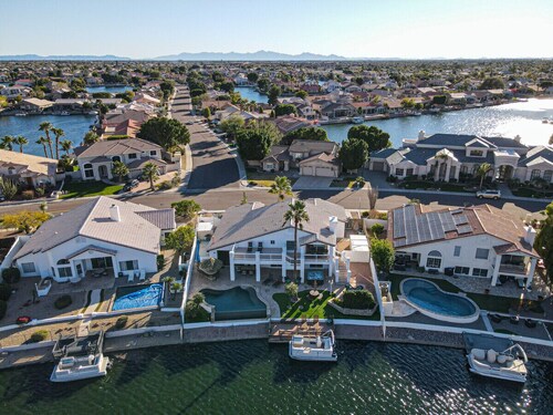 High-End Arrowhead Lakes Estate w/ Private Boat & Heated Spa