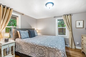 1 bedroom, free internet, bed sheets