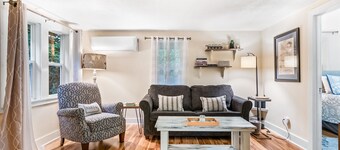 Dog-friendly home in the heart of town - walk to lake & golf