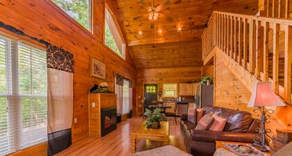 Gatlinburg/Pigeon Forge Area Secluded, Luxury Cabin, Hot Tub,Fireplace, King Bed