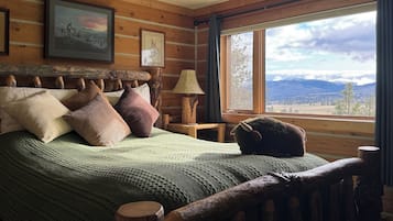 Deluxe Room, 1 Queen Bed, Mountain View | Down duvets, individually decorated, individually furnished