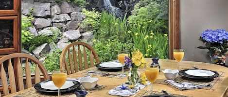 Petit déjeuner complet compris tous les jours