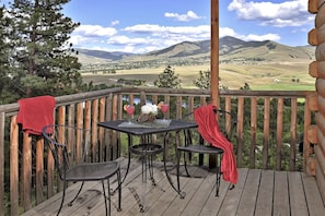 Deluxe Room, 1 Queen Bed, Mountain View | Balcony