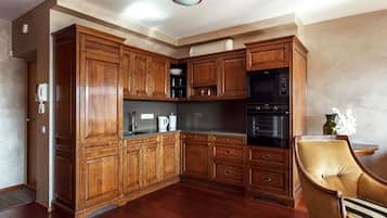 Apartemen Comfort, 2 kamar tidur, pemandangan kota | Dapur pribadi