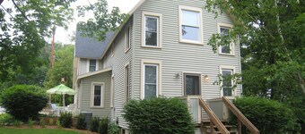 In de stad Suttons Bay. 4 BR, lopen naar het strand, in de buurt van wijnkelders, Cute Decor / Quiet Street