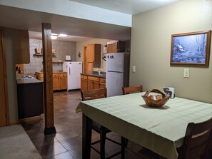 Dining - Quiet setting centrally located six miles west of Rapid City (Rapid City)