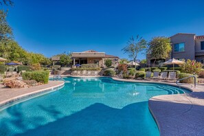 Outdoor pool, a heated pool - Grayhawk Retreat: 1700 sq. ft 2BR Luxe Townhome - Pool, HotTub & Mountain Views (Scottsdale)