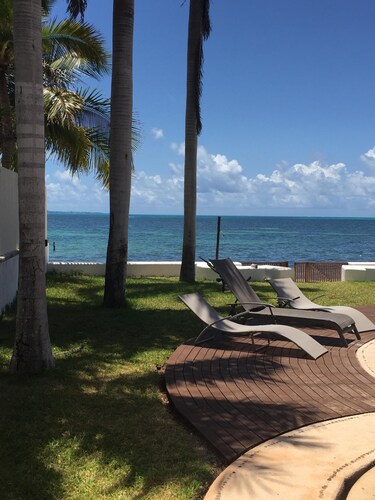 Beautiful 4 bedroom Beach House on a Private & Peaceful Place in Cancun