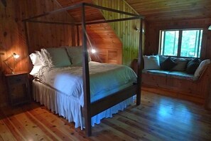 3 bedrooms, desk, travel crib, free WiFi