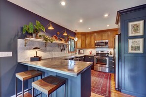 Køleskab, mikrobølgeovn, ovn, kogeplade