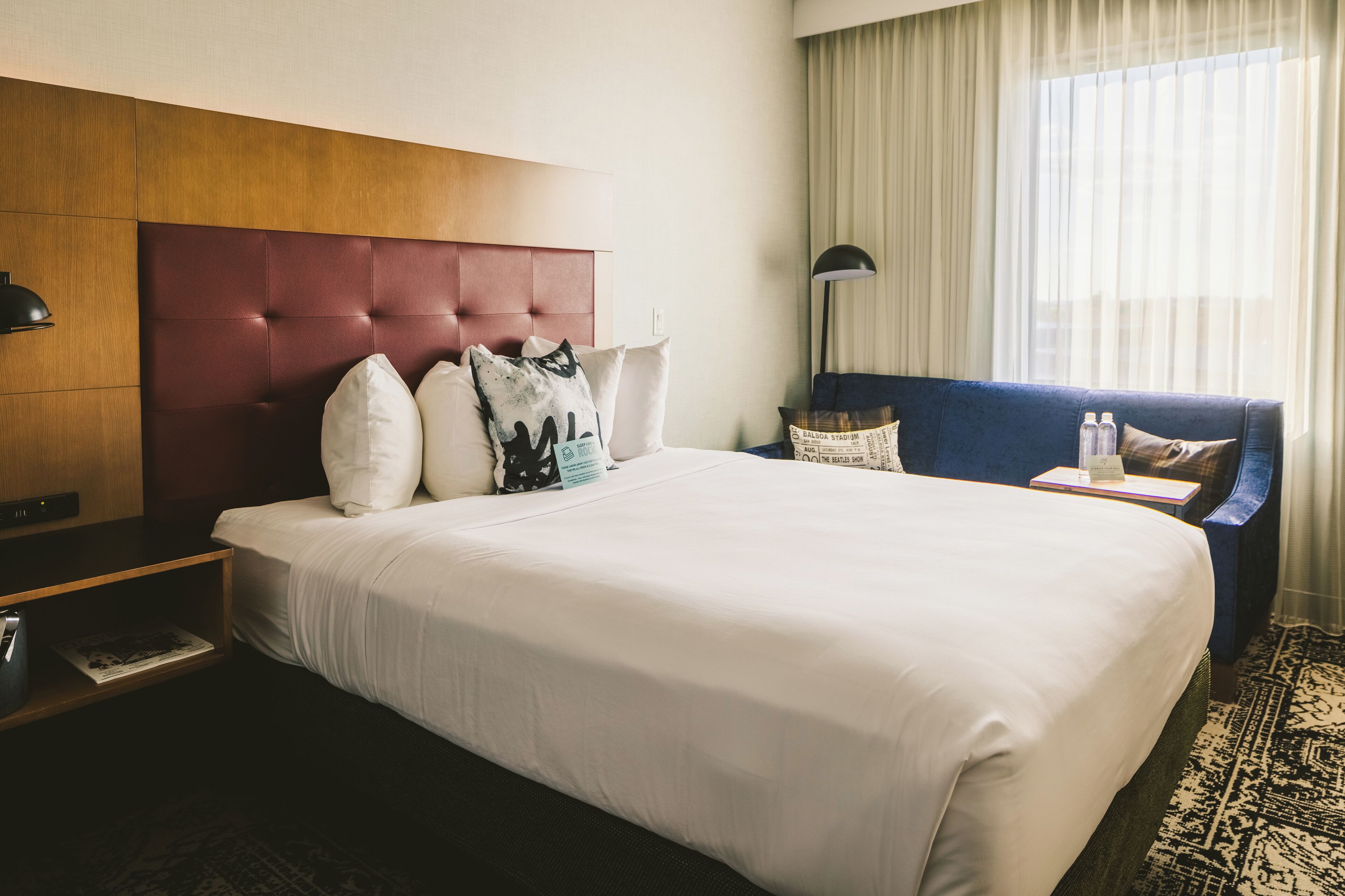 deluxe room, 1 king bed | in-room safe, desk, blackout curtains, iron/ironing board