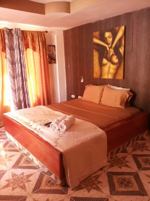 Iron/ironing board, free WiFi, bed sheets