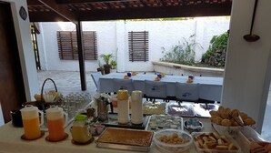 Free daily buffet breakfast - Vargas Peruibe Hotel (Peruíbe)