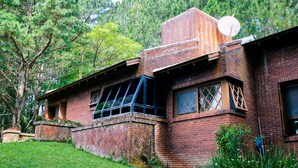 A brick house with a herringbone pattern, large windows, and a satellite dish. - OM B&B & Spa (Viamao)